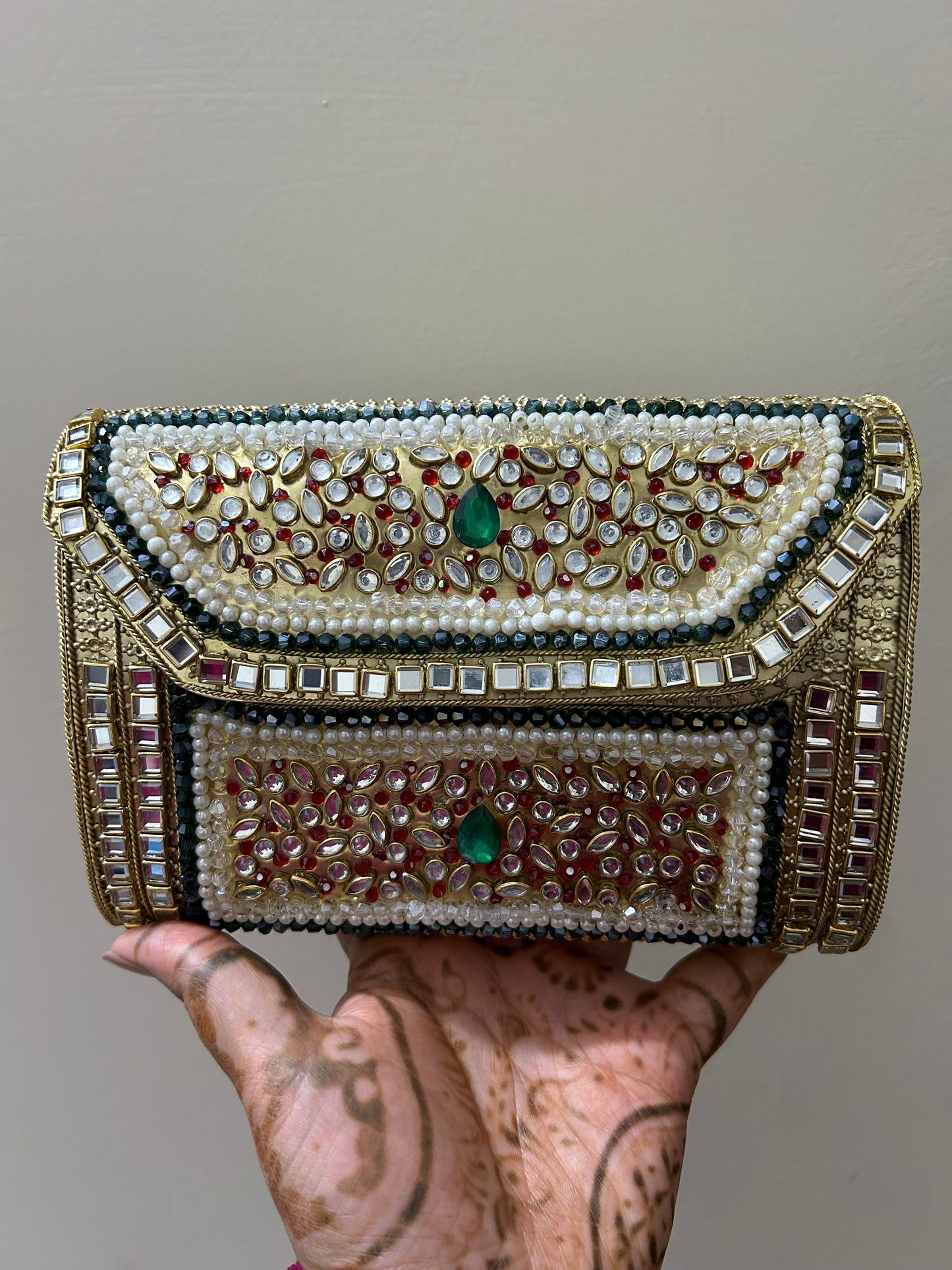 Raabia Kundan Brass Clutch